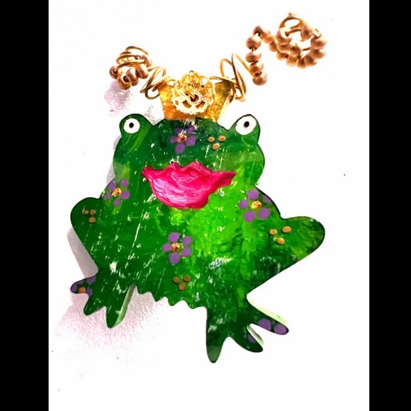 🆕 🇨🇦🎁lPrince turned into a frog “Kiss me” unik brooch- designed & made in Ottawa - Picture 5 of 6